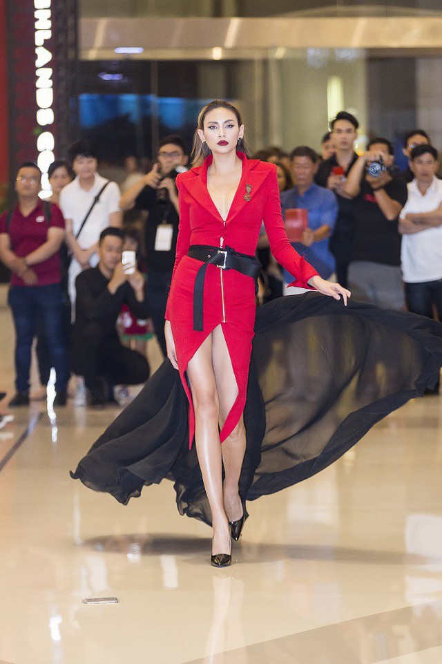Võ Hoàng Yến, Ngọc Châu, Hương Ly đọ dáng tại buổi chấm casting người mẫu - Ảnh 7.