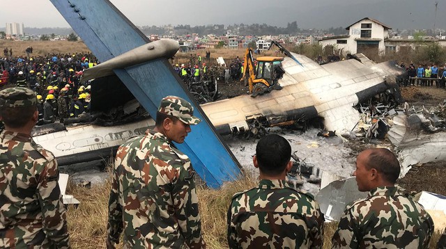 Máy bay rơi tại Nepal có thể do điều khiển không lưu nhầm lẫn - Ảnh 1.