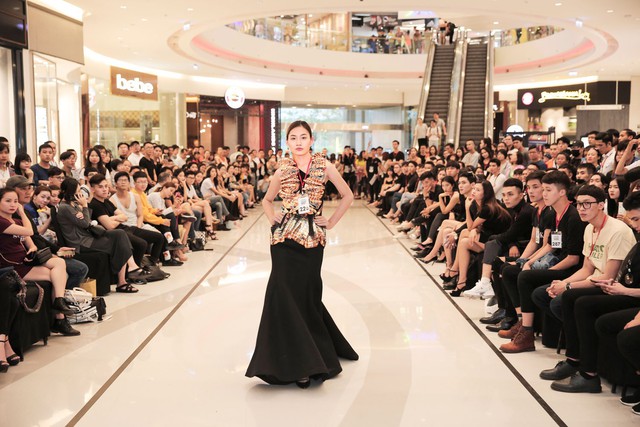 Dàn chân dài càn quét buổi casting người mẫu cho Tuần lễ thời trang quốc tế Việt Nam Xuân - Hè 2018 - Ảnh 4.