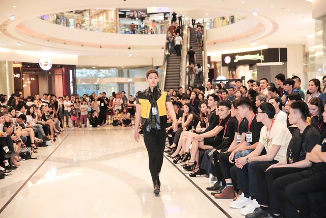 Dàn chân dài càn quét buổi casting người mẫu cho Tuần lễ thời trang quốc tế Việt Nam Xuân - Hè 2018 - Ảnh 7.