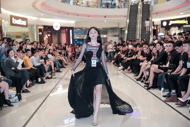 Dàn chân dài càn quét buổi casting người mẫu cho Tuần lễ thời trang quốc tế Việt Nam Xuân - Hè 2018 - Ảnh 11.