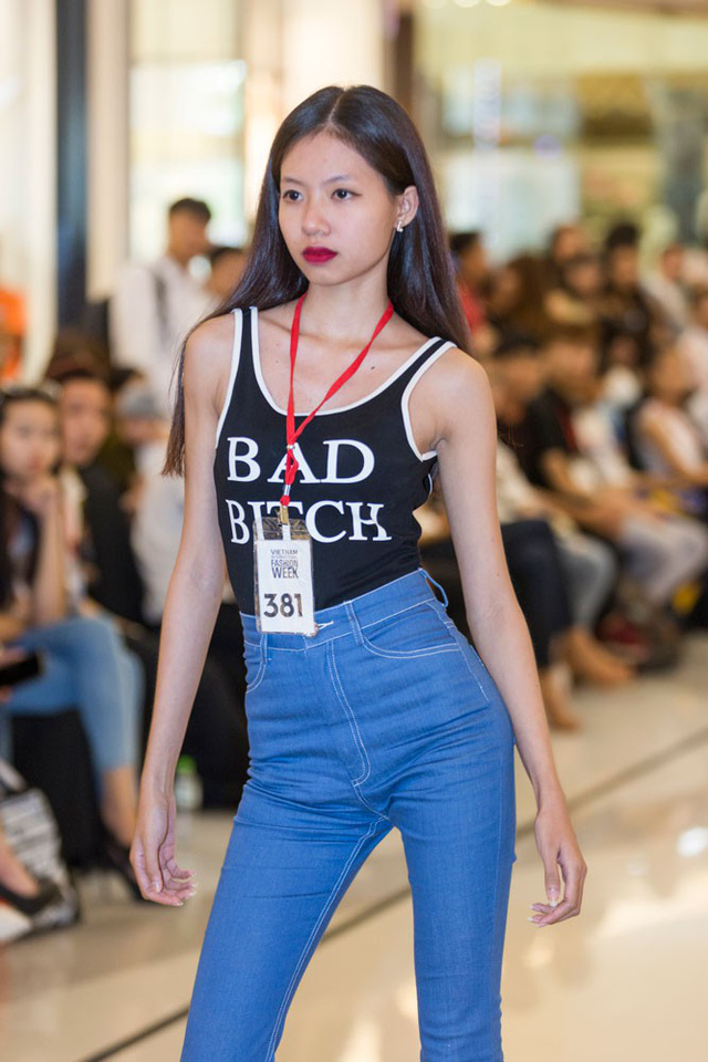 Dàn chân dài càn quét buổi casting người mẫu cho Tuần lễ thời trang quốc tế Việt Nam Xuân - Hè 2018 - Ảnh 12.