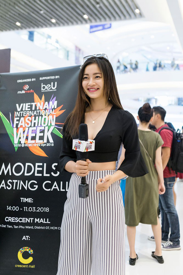 Dàn chân dài càn quét buổi casting người mẫu cho Tuần lễ thời trang quốc tế Việt Nam Xuân - Hè 2018 - Ảnh 17.