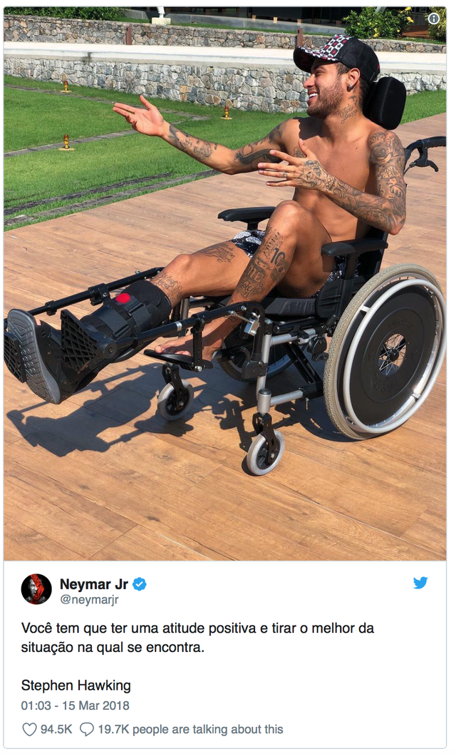 Neymar nhận “bão” chỉ trích vì bắt chước Stephen Hawking - Ảnh 2.