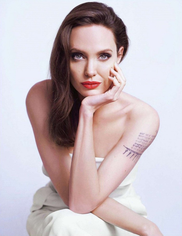 Đã mắt với hình xăm của Angelina Jolie - Ảnh 2.