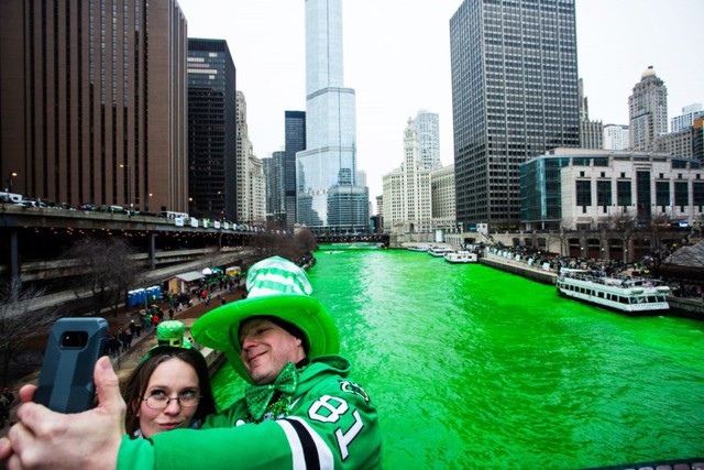 Nhuộm xanh dòng sông Chicago mừng ngày Thánh Patrick - Ảnh 6.