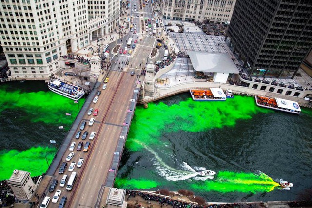 Nhuộm xanh dòng sông Chicago mừng ngày Thánh Patrick - Ảnh 7.