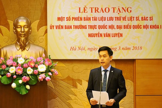 Trao tặng phiên bản tài liệu lưu trữ về liệt sĩ, bác sĩ, nhà báo Nguyễn Văn Luyện - Ảnh 2.