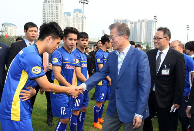 Tổng thống Hàn Quốc giao lưu với đội tuyển U23 Việt Nam - Ảnh 1.