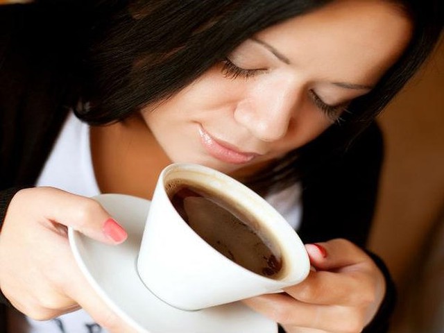 Caffein ảnh hưởng tới sức khỏe phụ nữ - Ảnh 1.