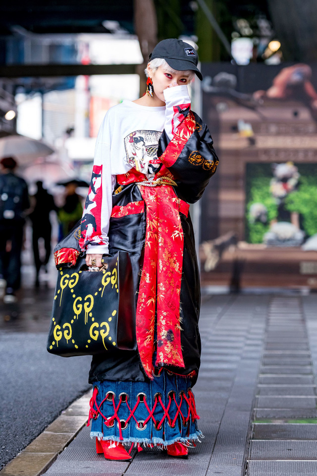 Tuần lễ thời trang Tokyo 2018: Vẫn bắt mắt và cực dị - Ảnh 9.