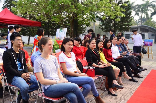 Chợ phiên Hanoi Academy 2018 gây quỹ từ thiện chương trình Trái tim cho em - Ảnh 1.