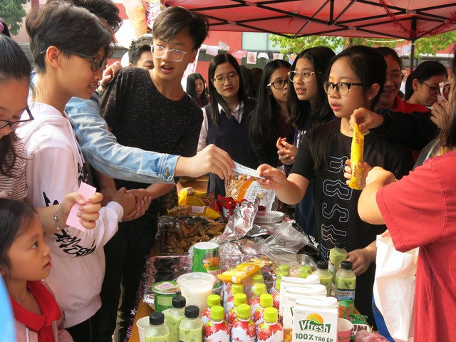 Chợ phiên Hanoi Academy 2018 gây quỹ từ thiện chương trình Trái tim cho em - Ảnh 8.