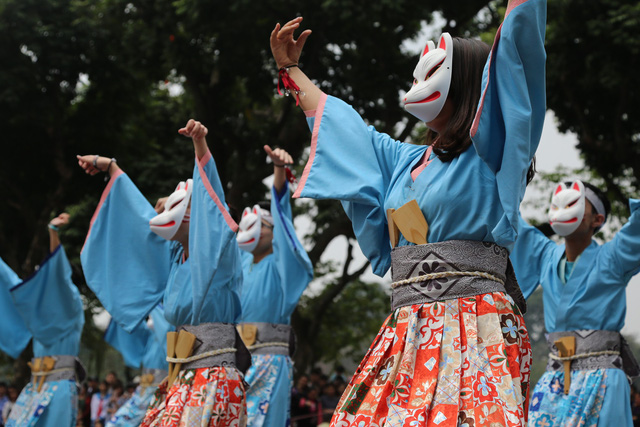 1000 bạn trẻ khuấy động phố đi bộ Hồ Gươm với điệu múa Yosakoi - Ảnh 5.