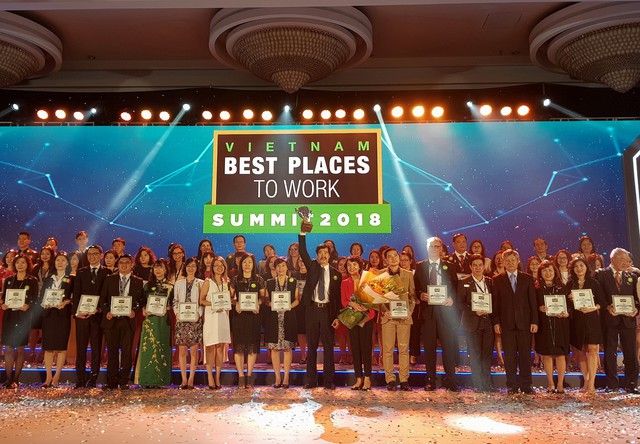 Vinamilk dẫn đầu Top 100 nơi làm việc tốt nhất Việt Nam - Ảnh 1.
