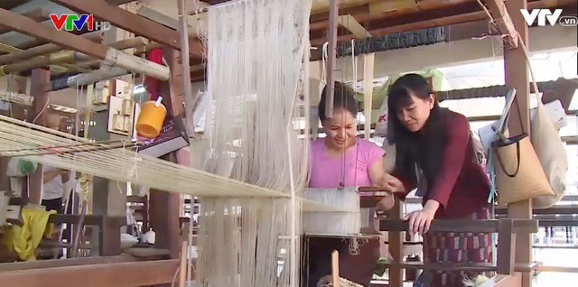 Nghề dệt lụa thủ công truyền thống Lào ngày càng phát triển - Ảnh 2.