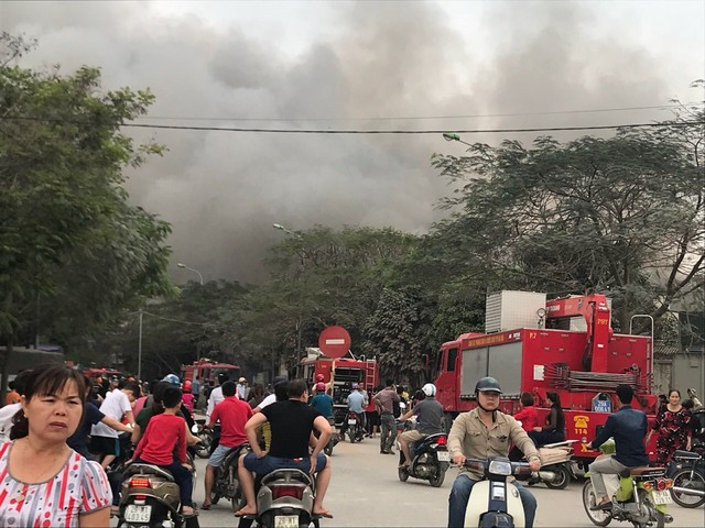 Lửa bùng cháy dữ dội ở chợ Quang (Thanh Liệt, Hà Nội) - Ảnh 5.