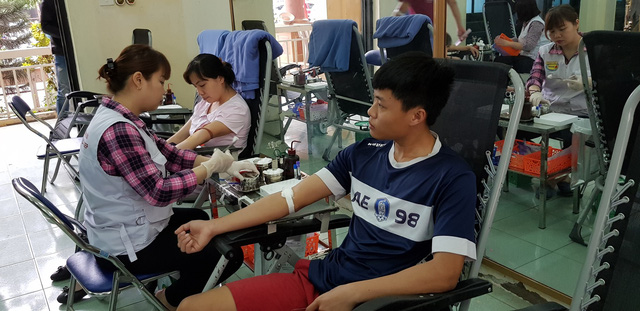 Hiến máu tình nguyện hưởng ứng Lễ hội Xuân hồng năm 2018 - Ảnh 10.