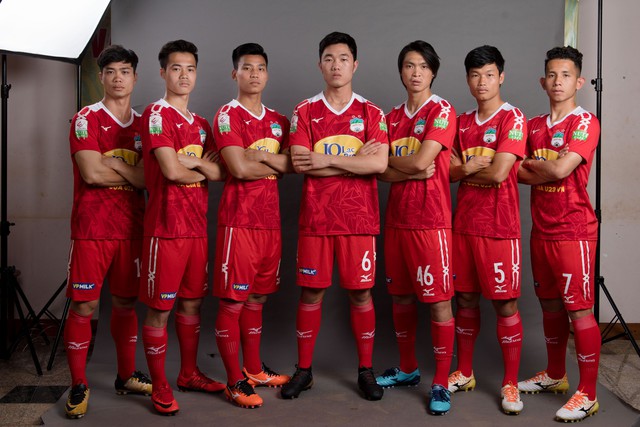ẢNH: Chiêm ngưỡng Xuân Trường, Công Phượng, Văn Thanh và các cầu thủ HAGL trong áo đấu mới mùa giải 2018 - Ảnh 12.