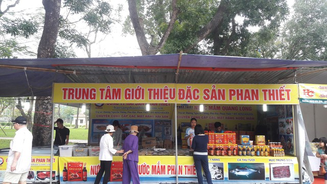 Trải nghiệm Hội chợ hàng tiêu dùng và đặc sản vùng miền - Ảnh 1.