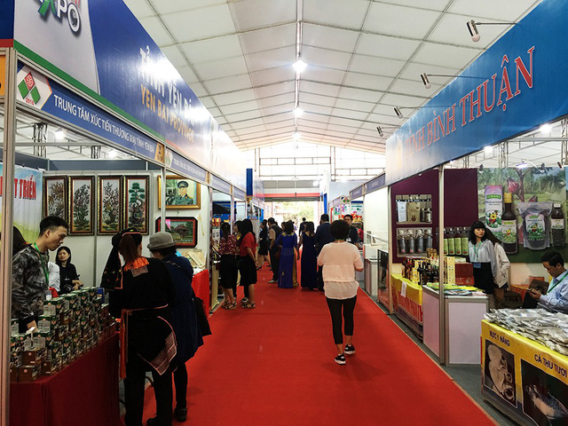 Vietnam Expo 2018 sôi động ngày mở cửa - Ảnh 1.
