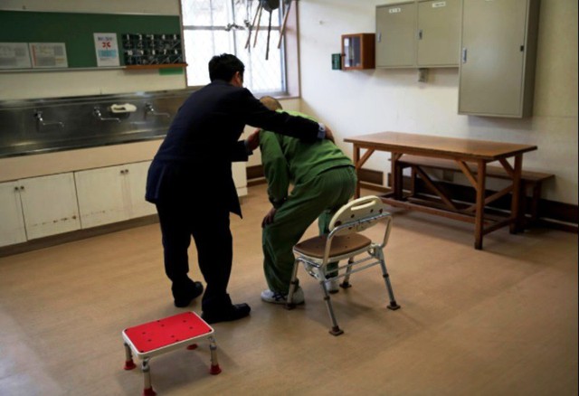 Góc khuất của những tù nhân già ở Nhật Bản - Ảnh 2.