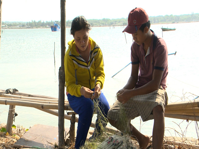 Hỗ trợ ngư dân bãi ngang tỉnh Khánh Hòa sau bão - Ảnh 1.