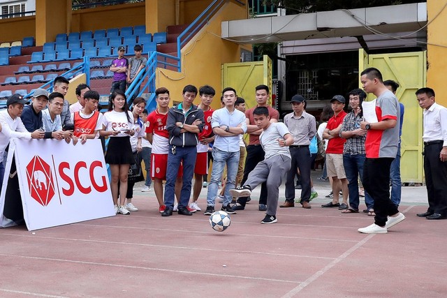 Giải Bóng đá Đường phố SCG được tổ chức ngay trước các trận đấu của CLB Hà Nội tại SVĐ Hàng Đẫy - Ảnh 2.