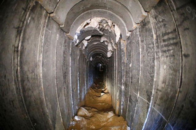 Israel phá đường hầm qua biên giới từ dải Gaza - Ảnh 3.
