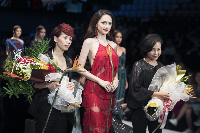 Hoa hậu chuyển giới Hương Giang cực ngọt ngào, tự tin sải bước trên sàn catwalk - Ảnh 6.