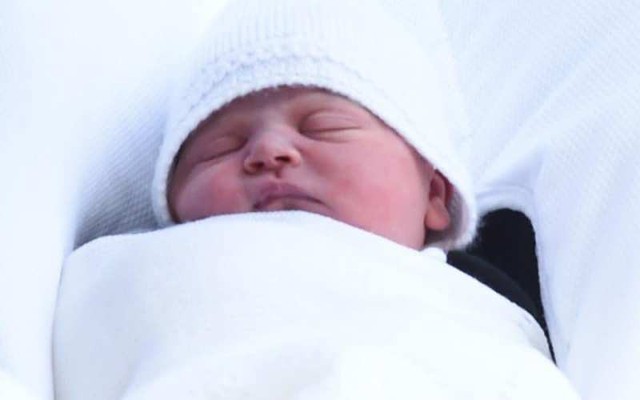 Nước Anh chờ đợi tên của em bé Hoàng gia mới sinh - Ảnh 1.