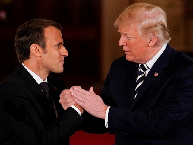 Những cử chỉ thân mật của Tổng thống Mỹ và Pháp khi gặp nhau tại Nhà Trắng - Ảnh 1.
