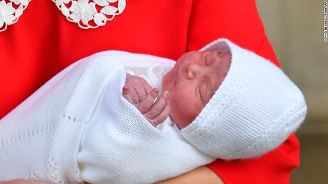 Vợ chồng Hoàng tử William chính thức công bố tên của con trai mới sinh - Ảnh 1.