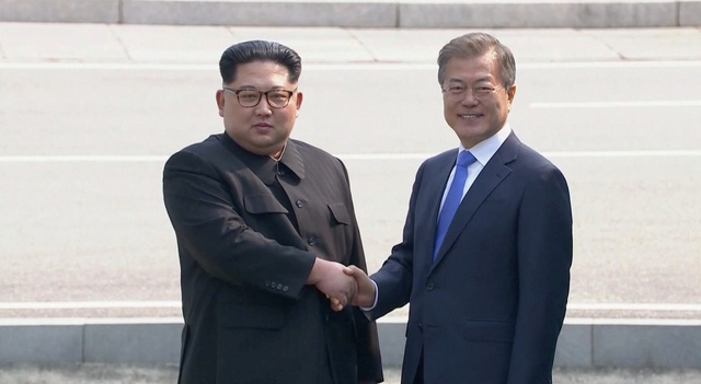Lịch sử tại bán đảo Triều Tiên: Ông Kim Jong-un bước qua biên giới sang Hàn Quốc - Ảnh 2.