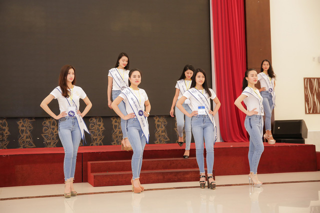 Thí sinh Hoa hậu Biển Việt Nam toàn cầu 2018 tất bật luyện tập catwalk cùng siêu mẫu Bảo Ngọc - Ảnh 2.
