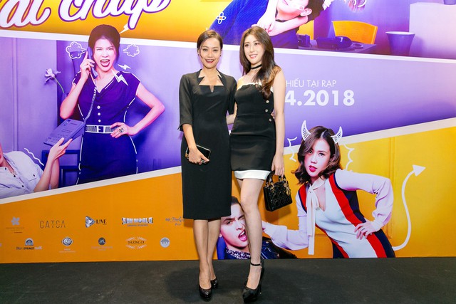 Hoa hậu Hoàng Kim đọ sắc cạnh diễn viên Hồng Ánh tại buổi ra mắt phim Yêu em bất chấp - Ảnh 2.