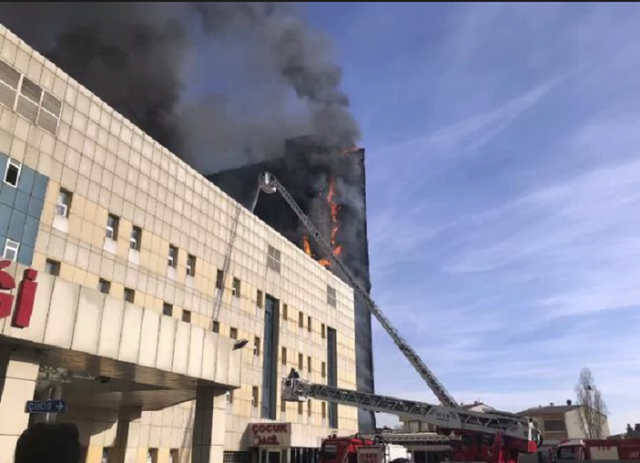 Cháy lớn ở bệnh viện tại Thổ Nhĩ Kỳ - Ảnh 4.