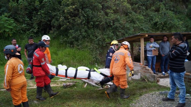 Colombia: Xe bus rơi xuống vực, ít nhất 13 người thiệt mạng - Ảnh 3.