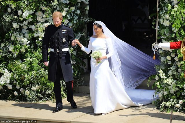 Cận cảnh chiếc váy cưới của cô dâu Hoàng gia Meghan Markle - Ảnh 6.