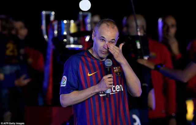Ảnh: Barcelona chia tay Iniesta trong trận đấu cuối cùng của mùa giải - Ảnh 5.