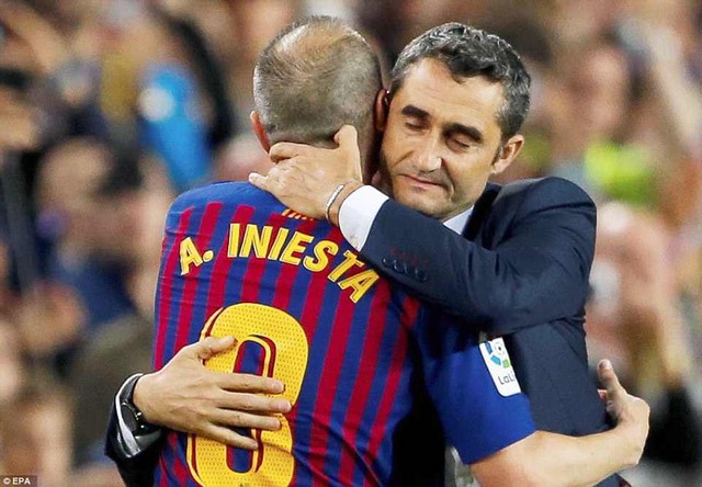 Ảnh: Barcelona chia tay Iniesta trong trận đấu cuối cùng của mùa giải - Ảnh 9.