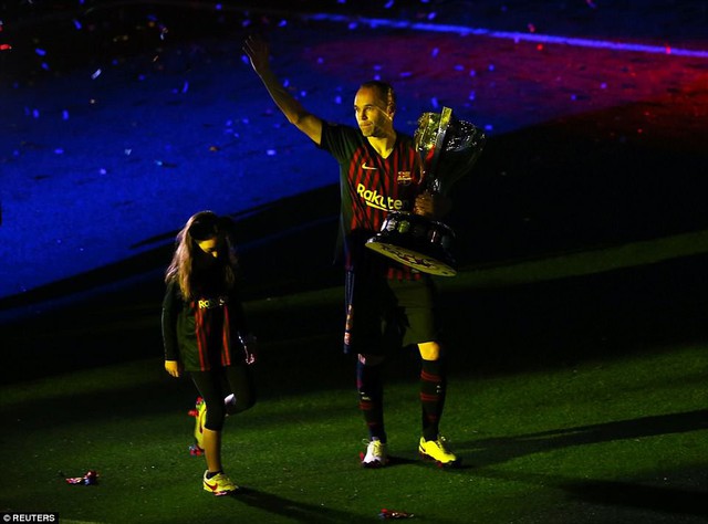 Ảnh: Barcelona chia tay Iniesta trong trận đấu cuối cùng của mùa giải - Ảnh 11.