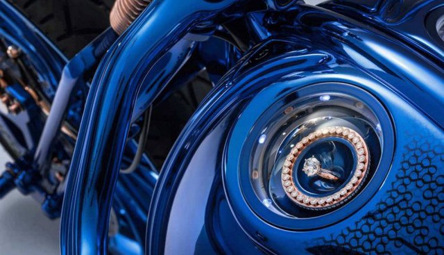 Harley-Davidson Blue Edition: Quái thú mô tô có giá đắt hơn cả một siêu xe Ferrari - Ảnh 6.