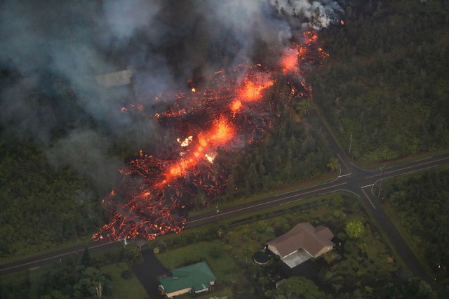 Dung nham núi lửa Kilauea tuôn trào - Ảnh 2.