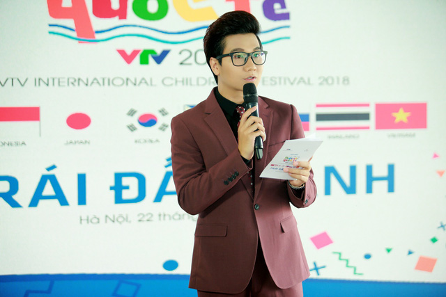 Công Tố xuất hiện như trai Hàn tại họp báo Liên hoan thiếu nhi quốc tế 2018 - Ảnh 1.