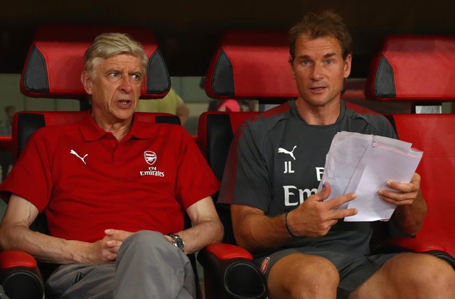 HLV Unai Emery nói không, Arsenal chia tay di sản của Arsene Wenger - Ảnh 1.