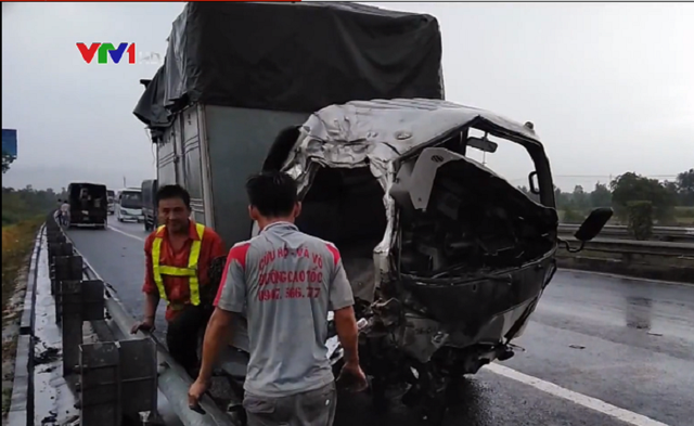 Tai nạn trên cao tốc Trung Lương - TP.HCM, 5 người thương vong - Ảnh 2.