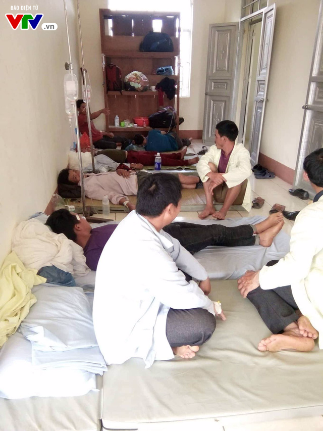 Sơn La: 132 người nhập viện nghi do ngộ độc thực phẩm - Ảnh 2.