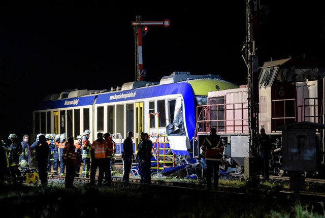 Va chạm tàu hỏa ở Đức, ít nhất 2 người thiệt mạng - Ảnh 1.