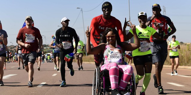 Hơn 100.000 người chạy bộ khắp thế giới gây quỹ nghiên cứu về tủy sống - Ảnh 2.
